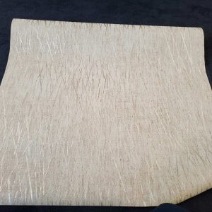Тапет с капучино и сатенени ивици в интериор на коридор